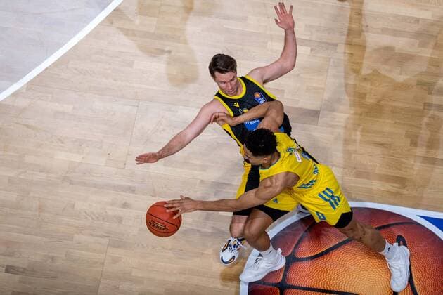 Basketball Berlin 23.01.2022 Saison 2021 2022 1. Bundesliga easyCredit BBL Alba Berlin - MHP Riesen Ludwigsburg Maodo Lo (Alba Berlin, No.00) Jordan Hulls (Ludwigsburg, No.01)