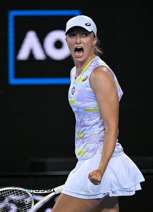 TENNIS AUSTRALIAN OPEN, Iga Swiatek of Poland celebrates during her 4th round singles match against Sorana Cirstea of Romania on Day 8 of the Australian Open, at Melbourne Park, in Melbourne, Monday, January 24, 2022.( NO ARCHIVING, EDITORIAL USE ONLY, NO USE IN BOOKS WITHOUT CONSENT MELBOURNE VIC AUSTRALIA  Copyright: xDEANxLEWINSx 20220124001616572419