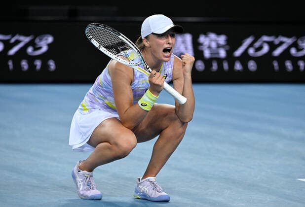 TENNIS AUSTRALIAN OPEN, Iga Swiatek of Poland celebrates winning her 4th round singles match against Sorana Cirstea of Romania on Day 8 of the Australian Open, at Melbourne Park, in Melbourne, Monday, January 24, 2022.( NO ARCHIVING, EDITORIAL USE ONLY, NO USE IN BOOKS WITHOUT CONSENT MELBOURNE VIC AUSTRALIA  Copyright: xDEANxLEWINSx 20220124001616576058