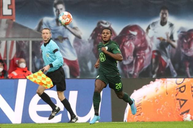 Ridle Baku (VfL Wolfsburg,20) - 1 Fussball Bundesliga Saison 2021-2022 Punktspiel RB Leipzig vs. VfL Wolfsburg in der Red Bull Arena in Leipzig - Aktion,Fussball,Deutschland,Mann,Männer,23.01.2022