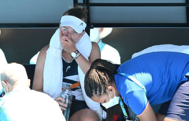 Mandatory Credit: Photo by James Gourley Shutterstock (12773752b) Barbora Krejcikova during a medical time out in the first set Australian Open, Day Nine, Tennis, Melbourne Park, Melbourne, Australia - 25 Jan 2022 Australian Open, Day Nine, Tennis, Melbourne Park, Melbourne, Australia - 25 Jan 2022 Copyright: xJamesxGourley Shutterstockx 12773752b