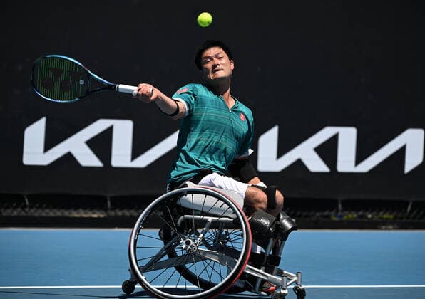 TENNIS AUSTRALIAN OPEN, Shingo Kunieda of Japan returns during the Men?s Wheelchair semi-final match against Tom Egberink of the Netherlands on Day 9 of the Australian Open, at Melbourne Park, in Melbourne, Tuesday, January 25, 2022. ( NO ARCHIVING, EDITORIAL USE ONLY, NO USE IN BOOKS WITHOUT CONSENT MELBOURNE VIC AUSTRALIA  Copyright: xDAVExHUNTx 20220125001616786870