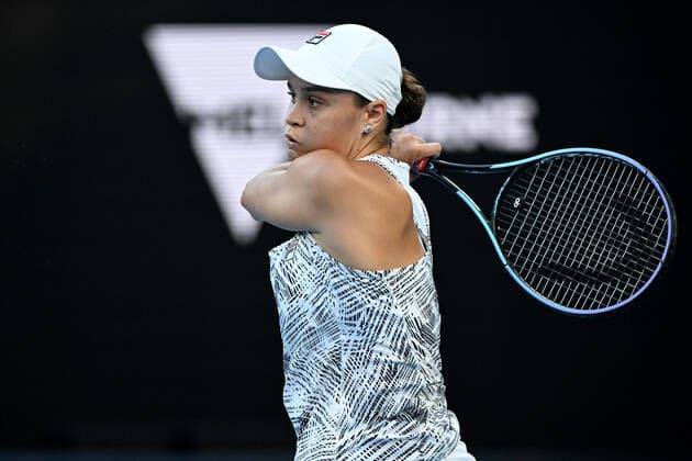 TENNIS AUSTRALIAN OPEN, Ashleigh Barty of Australia plays a shot during her Women?s singles quarterfinal match against Jessica Pegula of the USA on Day 9 of the Australian Open, at Melbourne Park, in Melbourne, Tuesday, January 25, 2022. ( NO ARCHIVING, EDITORIAL USE ONLY, NO USE IN BOOKS WITHOUT CONSENT MELBOURNE VIC AUSTRALIA  Copyright: xDEANxLEWINSx 20220125001616859131
