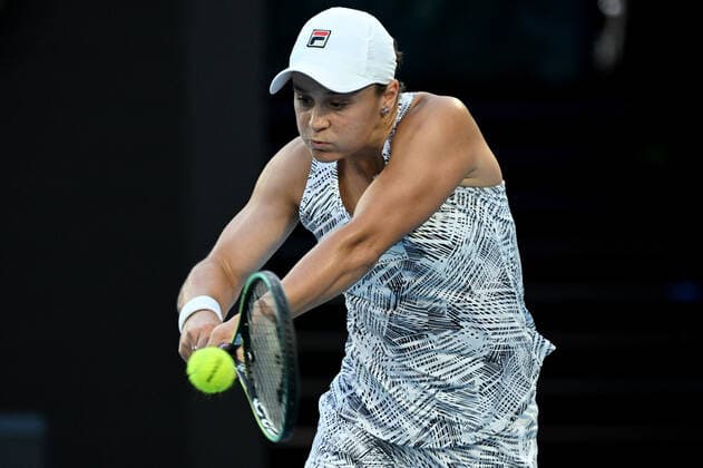 TENNIS AUSTRALIAN OPEN, Ashleigh Barty of Australia plays a shot during her Women?s singles quarterfinal match against Jessica Pegula of the USA on Day 9 of the Australian Open, at Melbourne Park, in Melbourne, Tuesday, January 25, 2022. ( NO ARCHIVING, EDITORIAL USE ONLY, NO USE IN BOOKS WITHOUT CONSENT MELBOURNE VIC AUSTRALIA  Copyright: xDEANxLEWINSx 20220125001616859925
