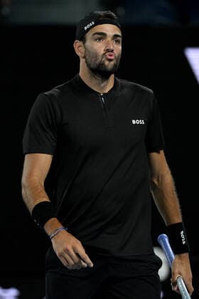 TENNIS AUSTRALIAN OPEN, Matteo Berrettini of Italy reacts during his Men?s singles quarterfinal match against Gael Monfils of France on Day 9 of the Australian Open, at Melbourne Park, in Melbourne, Tuesday, January 25, 2022. ( NO ARCHIVING, EDITORIAL USE ONLY, NO USE IN BOOKS WITHOUT CONSENT MELBOURNE VIC AUSTRALIA  Copyright: xDEANxLEWINSx 20220125001616867161