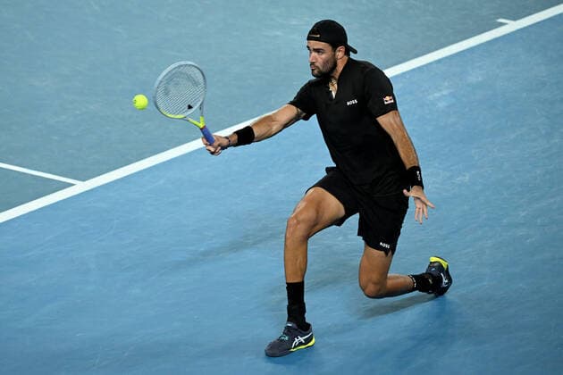 TENNIS AUSTRALIAN OPEN, Matteo Berrettini of Italy plays a shot during his Men?s singles quarterfinal match against Gael Monfils of France on Day 9 of the Australian Open, at Melbourne Park, in Melbourne, Tuesday, January 25, 2022. ( NO ARCHIVING, EDITORIAL USE ONLY, NO USE IN BOOKS WITHOUT CONSENT MELBOURNE VIC AUSTRALIA  Copyright: xDEANxLEWINSx 20220125001616874036
