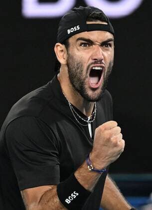 Mandatory Credit: Photo by James Gourley Shutterstock (12773752jc) Matteo Berrettini during his quarter-final match Australian Open, Day Nine, Tennis, Melbourne Park, Melbourne, Australia - 25 Jan 2022 Australian Open, Day Nine, Tennis, Melbourne Park, Melbourne, Australia - 25 Jan 2022 Copyright: xJamesxGourley Shutterstockx 12773752jc