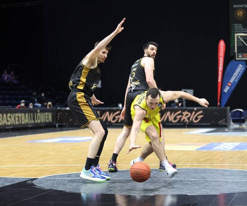 Max Heidegger (EWE Baskets Oldenburg) setzt sich durch