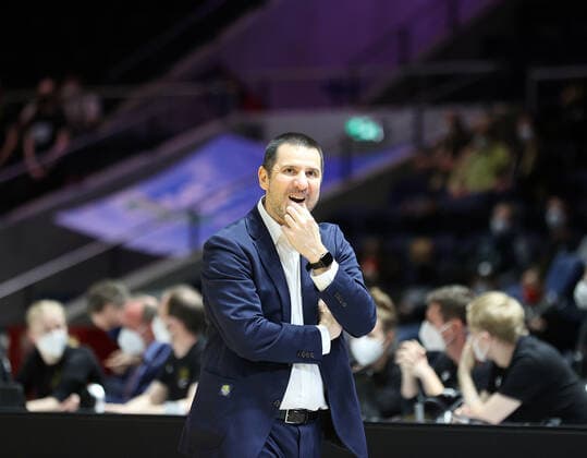 Headcoach Alen Abaz (EWE Baskets Oldenburg)