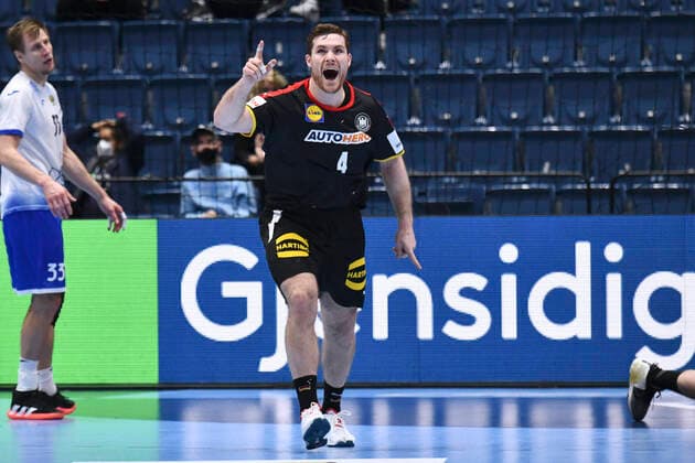 GOLLA Johannes Kapitaen Team Deutschland Handball Europameisterschaften 2022 in der Slowakei Hauptrunden Spiel Deutschland - Russland am 23.01.2022 in Bratislava