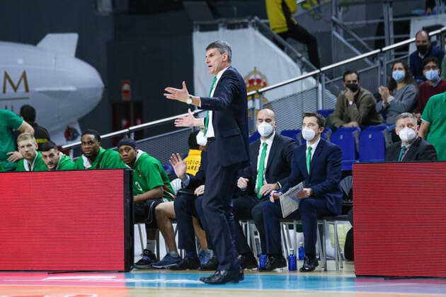 25th January 2022; Wizink Center; Madrid, Spain; Turkish Airlines Euroleague Basketball; Spain, Real Madrid versus Unics Kazan; Velimir Perasovic (coach of Unics) Madrid Madrid Spain Basketball Copyright: xAlbaxPachecox xAgenciaxLOFx
