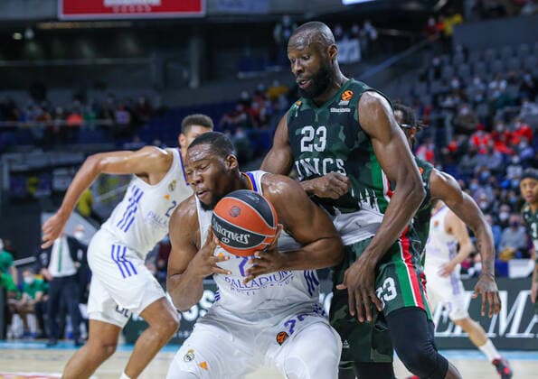 25th January 2022; Wizink Center; Madrid, Spain; Turkish Airlines Euroleague Basketball; Spain, Real Madrid versus Unics Kazan; Guerschon Yabusele (Real Madrid Baloncesto) and Tonye Jekiri (Unics) Madrid Madrid Spain Basketball Copyright: xAlbaxPachecox xAgenciaxLOFx