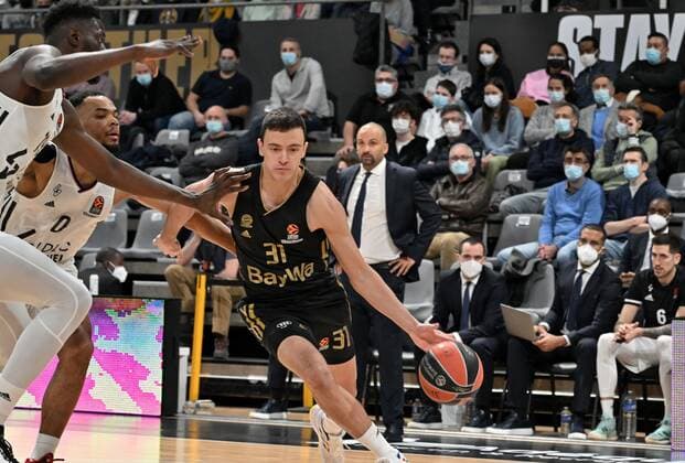 Youssoupha Fall (asvel) vs Gavin Schilling (bayern) BASKETBALL : LDLC ASVEL vs Bayern Munich - Euroligue - 25 01 2022 FredericChambert Panoramic 