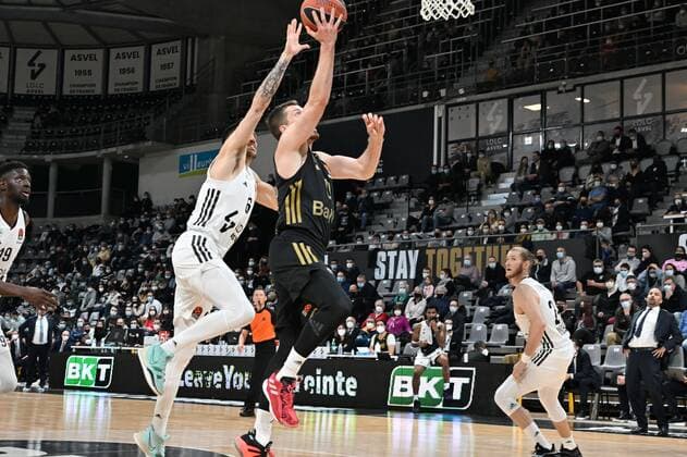 Paul Lacombe (asvel) vs Andreas Obst (bayern) BASKETBALL : LDLC ASVEL vs Bayern Munich - Euroligue - 25 01 2022 FredericChambert Panoramic 