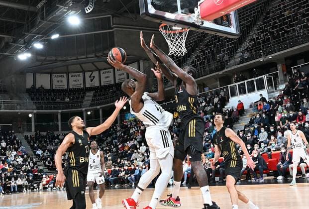 James Gist (asvel) vs Othello Hunter (bayern) BASKETBALL : LDLC ASVEL vs Bayern Munich - Euroligue - 25 01 2022 FredericChambert Panoramic 
