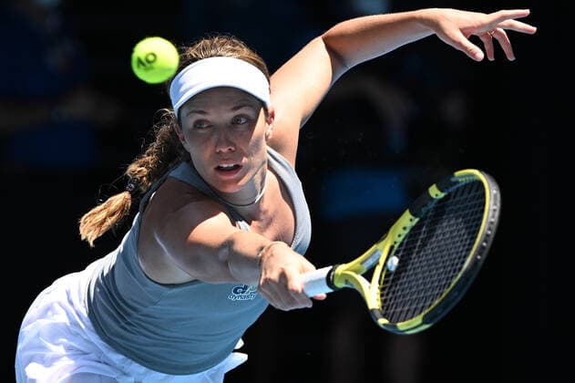 TENNIS AUSTRALIAN OPEN, Danielle Collins of the USA during her womens singles quarterfinal match against AlizÃ Cornet of France on Day 10 of the Australian Open, at Melbourne Park, in Melbourne, Wednesday, January 26, 2022. ( NO ARCHIVING, EDITORIAL USE ONLY, NO USE IN BOOKS WITHOUT CONSENT MELBOURNE VIC AUSTRALIA  Copyright: xDAVExHUNTx 20220126001617185475