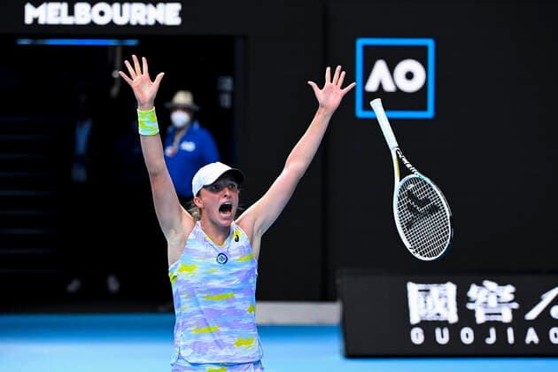 Sport Bilder des Tages TENNIS AUSTRALIAN OPEN, Iga Swiatek of Poland celebrates after winning her Women?s quarterfinal match against Kaia Kanepi of Estonia on Day 10 of the Australian Open, at Melbourne Park, in Melbourne, Wednesday, January 26, 2022. ( NO ARCHIVING, EDITORIAL USE ONLY, NO USE IN BOOKS WITHOUT CONSENT MELBOURNE VIC AUSTRALIA  Copyright: xDAVExHUNTx 20220126001617224499