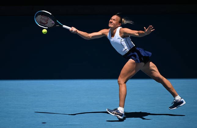 TENNIS AUSTRALIAN OPEN, Kaia Kanepi of Estonia returns to Iga Swiatek of Poland during their Women?s quarterfinal match on Day 10 of the Australian Open, at Melbourne Park, in Melbourne, Wednesday, January 26, 2022. ( NO ARCHIVING, EDITORIAL USE ONLY, NO USE IN BOOKS WITHOUT CONSENT MELBOURNE VIC AUSTRALIA  Copyright: xDEANxLEWINSx 20220126001617225449