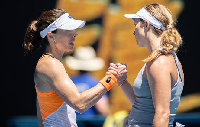 (220126) -- MELBOURNE, Jan. 26, 2022 -- Danielle Collins (R) of the United States shakes hands with Alize Cornet of France after the women s singles quarterfinal match between Alize Cornet of France and Danielle Collins of the United States at Australian Open in Melbourne Park, in Melbourne, Australia, on Jan. 26, 2022. (Photo by Hu Jingchen Xinhua) (SP)AUSTRALIA-MELBOURNE-TENNIS-AUSTRALIAN OPEN-WOMEN S SINGLES-QUARTERFINAL BaixXuefei 