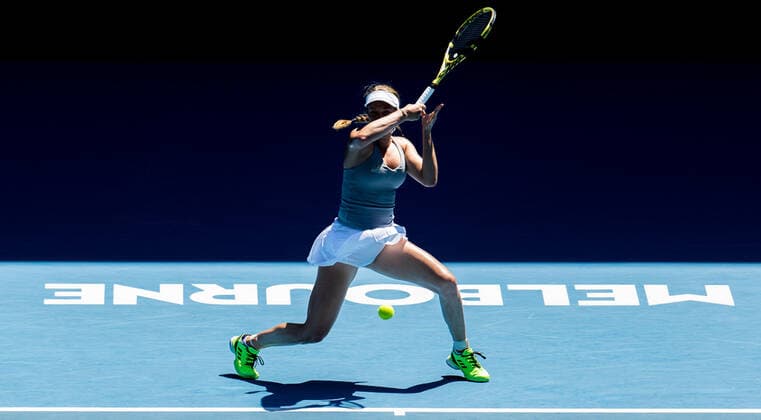 (220126) -- MELBOURNE, Jan. 26, 2022 -- Danielle Collins of the United States competes during the women s singles quarterfinal match between Alize Cornet of France and Danielle Collins of the United States at Australian Open in Melbourne Park, in Melbourne, Australia, on Jan. 26, 2022. (Photo by Hu Jingchen Xinhua) (SP)AUSTRALIA-MELBOURNE-TENNIS-AUSTRALIAN OPEN-WOMEN S SINGLES-QUARTERFINAL BaixXuefei 