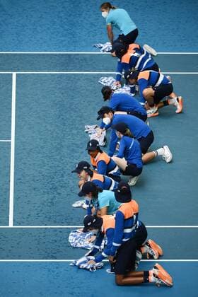 Mandatory Credit: Photo by James Gourley Shutterstock (12773754bw) Ballboys, ballgirls and staff wipe the court dry after rainfall Australian Open, Day Ten, Tennis, Melbourne Park, Melbourne, Australia - 26 Jan 2022 Australian Open, Day Ten, Tennis, Melbourne Park, Melbourne, Australia - 26 Jan 2022 Copyright: xJamesxGourley Shutterstockx 12773754bw