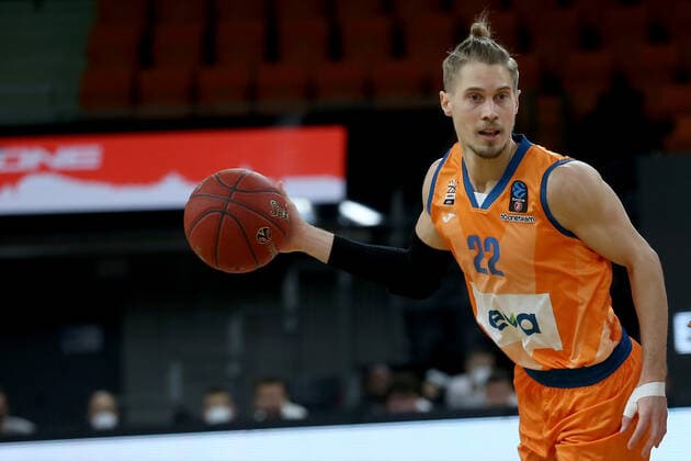 25.01.22, Neu Ulm, Deutschland, ratiopharm Arena, ratiopharm ulm vs. Virtus Segafredo Bologna - Basketball 7 Days EuroCup, Thomas Klepeisz (ratiopharm ulm) in Aktion, am Ball, Einzelaktion (Foto H. Langer) Neu Ulm ratiopharm Arena Bayern Deutschland