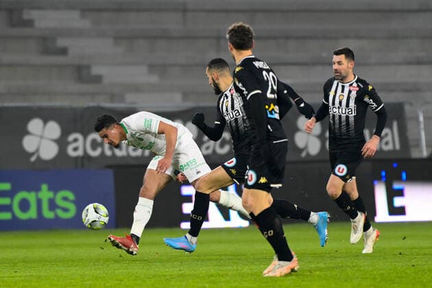 Aimen MOUEFFEK ( 29 - Saint Etienne ) - FOOTBALL : Angers vs Saint Etienne - Ligue 1 - Angers - 26 01 2022 FedericoPestellini Panoramic 