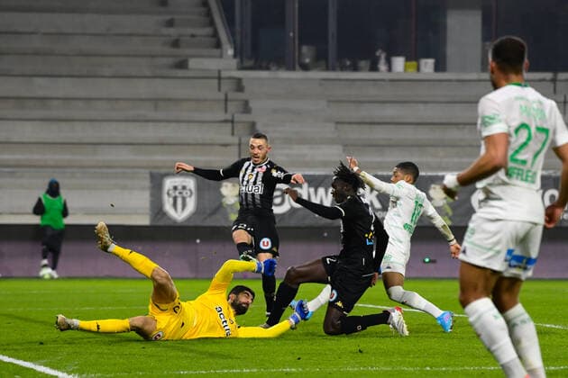 But de Arnaud Nordin ( 18 - Saint Etienne ) - PETKOVIC Danijel ( 30 - Angers ) - FOOTBALL : Angers vs Saint Etienne - Ligue 1 - Angers - 26 01 2022 FedericoPestellini Panoramic 