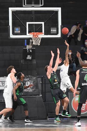 Basketball I Herren I Saison 2021-2022 I Eurocup I 11. Spieltag I Hamburg Towers - Joventut Badalona I 26.01.2022 Caleb Homesley ( 5, Shooting Guard, Hamburg Towers) Hamburg edel-optics.de Arena Hamburg Deutschland Copyright: xLobeca AndreasxHannigx
