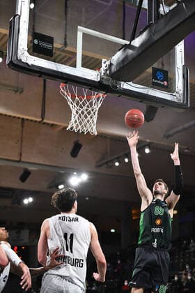 Basketball I Herren I Saison 2021-2022 I Eurocup I 11. Spieltag I Hamburg Towers - Joventut Badalona I 26.01.2022 Maik Kotsar ( 11, Center, Hamburg Towers) gegen ANTE TOMIC (88, JOVENTUT BADALONA) Hamburg edel-optics.de Arena Hamburg Deutschland Copyright: xLobeca AndreasxHannigx