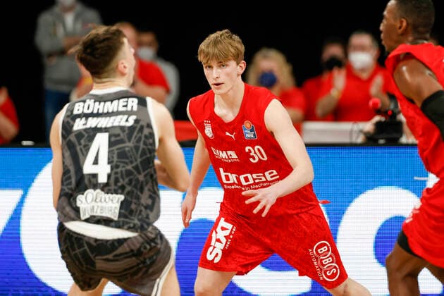 Mitte Kristian Ortelli (Brose Bamberg, 30), mit 15 Jahren, 10 Monaten und 28 Tagen der jüngste Bundesligaspieler aller Zeiten Brose Bamberg - s.oliver Würzburg Wuerzburg - easyCredit-BBL - Basketball Bundesliga Saison 2021 22 Spieltag 16, 26.01.2022 Bamberg, Brose Arena Copyright: DanielxLöb