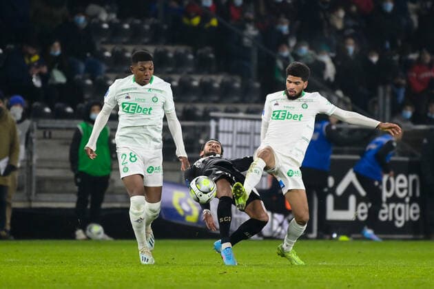 Zaydou YOUSSOUF ( 28 - Saint Etienne ) - Mahdi CAMARA ( 8 - Saint Etienne ) - FULGINI Angelo ( 10 - Angers ) - FOOTBALL : Angers vs Saint Etienne - Ligue 1 - Angers - 26 01 2022 FedericoPestellini Panoramic 