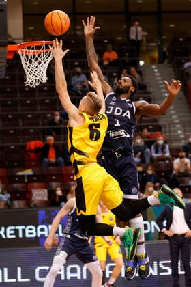 Ludwigsburg , Basketball Champions League MHP Riesen Ludwigsburg vs JDA Dijon , von links: Johannes Patrick (Riesen) Rashard Kelly (Dijon)