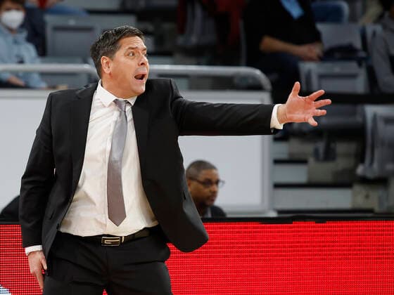 26.01.2022, Basketball, BBL, Hauptrunde, Brose Bamberg - s.Oliver Wuerzburg, GER, Bamberg, Brose Arena Bild: v. li. Headcoach Sasa Filipovski (s.Oliver Wuerzburg) Copyright: HMBxMedia xHeikoxBecker
