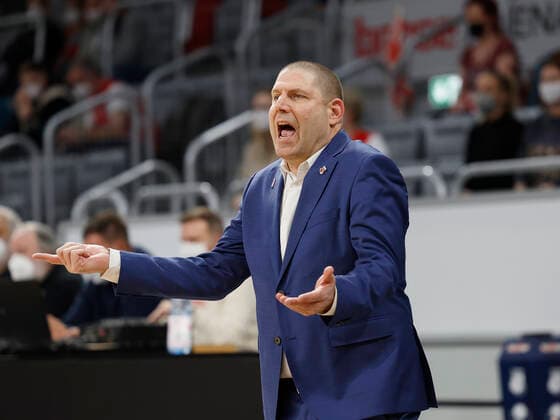 26.01.2022, Basketball, BBL, Hauptrunde, Brose Bamberg - s.Oliver Wuerzburg, GER, Bamberg, Brose Arena Bild: v. li. Head Coach Oren Amiel (Brose Bamberg) Copyright: HMBxMedia xHeikoxBecker