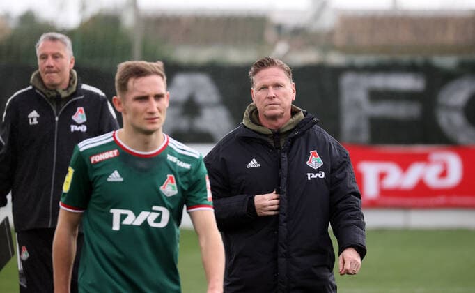 26.01.22 VfB Stuttgart Trainingslager Marbella 2022 Spanien, Marbella, 26.01.2022, Fussball, Bundesliga, VfB Stuttgart Trainingslager Marbella 2022: Markus Gisdol (Trainer Lokomotive Moskau).