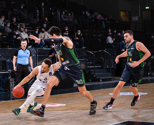 Jaylon Brown (Towers), Derek Willis (Joventut), Albert Ventura (Joventut) 7Days EuroCup, Basketball, Saison 2021 2022, Gruppe A, 11. Spieltag 26.01.22, Hamburg, Hamburg Towers vs. Joventut Badalona, Â