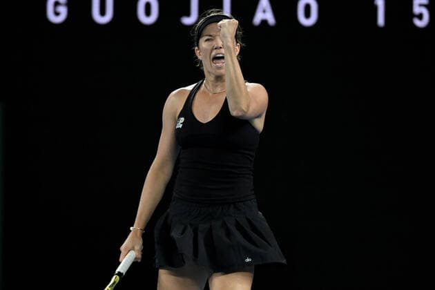 TENNIS AUSTRALIAN OPEN, Danielle Collins of the USA celebrates after winning the first set during her Women?s singles semifinal against Iga Swiatek of Poland on Day 11 of the Australian Open, at Melbourne Park, in Melbourne, Thursday, January 27, 2022. ( NO ARCHIVING, EDITORIAL USE ONLY, NO USE IN BOOKS WITHOUT CONSENT MELBOURNE VIC AUSTRALIA  Copyright: xDEANxLEWINSx 20220127001617567712