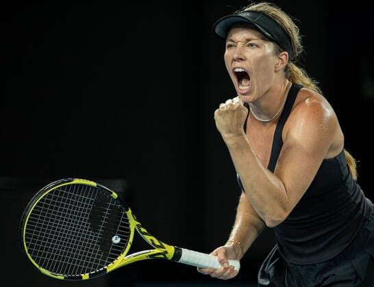 (220127) -- MELBOURNE, Jan. 27, 2022 -- Danielle Collins of the United States celebrates during the women s singles semifinal match against Iga Swiatek of Poland at Australian Open in Melbourne Park, in Melbourne, Australia, on Jan. 27, 2022. (Photo by Xinhua) (SP)AUSTRALIA-MELBOURNE-TENNIS-AUSTRALIAN OPEN-WOMEN S SINGLES-SEMIFINALS HuxJingchen 