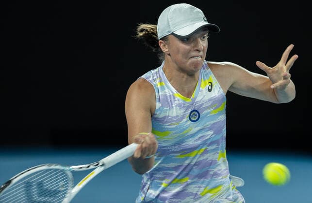 (220127) -- MELBOURNE, Jan. 27, 2022 -- Iga Swiatek of Poland competes during the women s singles semifinal match against Danielle Collins of the United States at Australian Open in Melbourne Park, in Melbourne, Australia, on Jan. 27, 2022. (Photo by Xinhua) (SP)AUSTRALIA-MELBOURNE-TENNIS-AUSTRALIAN OPEN-WOMEN S SINGLES-SEMIFINALS HuxJingchen 