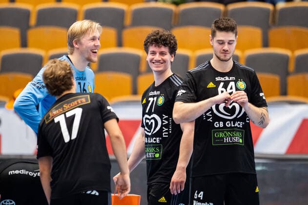 220127 Sävehofs Elias Ellefsen Ã Skipagotu jublar efter slutsignalen under handbollsmatchen i svenska cupen Semifinal 1, mellan Kristianstad och Sävehof den 27 januari 2022 i Kristianstad. Copyright: AVDOxBILKANOVIC BB220127AB051