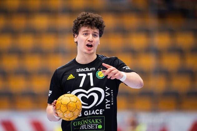 220127 Sävehofs Elias Ellefsen Ã Skipagotu under handbollsmatchen i svenska cupen Semifinal 1, mellan Kristianstad och Sävehof den 27 januari 2022 i Kristianstad. Copyright: AVDOxBILKANOVIC BB220127AB059