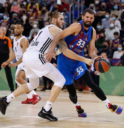 27th January 2022; Palau Blaugrana; Barcelona, Spain; Turkish Airlines Euroleague Basketball; Spain, FC Barcelona, Barca Barca versus Asvel Lyon Villeurbanne; Nikola Mirotic (Barca) and Dylan Osetkowski (Asvel) Barcelona Barcelona Spain Basketball Copyright: xValentixEnrichx xAgenciaxLOFx