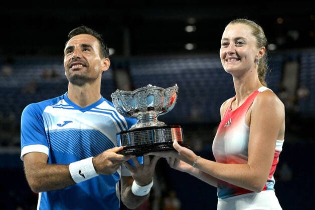 TENNIS AUSTRALIAN OPEN, Ivan Dodig of Croatia (left) and Kristina Mladenovic of France pose with the winners trophy after their Mixed Doubles Final win against Jaimee Fourlis and Jason Kubler of Australia on Day 12 of the Australian Open, at Melbourne Park, in Melbourne, Friday, January 28, 2022. ( NO ARCHIVING, EDITORIAL USE ONLY, NO USE IN BOOKS WITHOUT CONSENT MELBOURNE VIC AUSTRALIA  Copyright: xDEANxLEWINSx 20220128001617764980