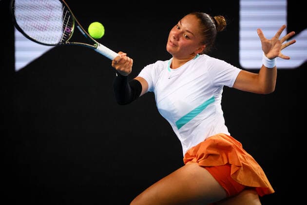 Belgian Sofia Costoulas WTA, Tennis Damen 905) pictured in action during the quarterfinals in the girls singles between Belgian Costoulas and Australian Kempenaers-Pocz at the Australian Open Grand Slam tennis tournament, Friday 28 January 2022 in Melbourne Park, Melbourne, Australia. The 2022 edition of the Australian Grand Slam takes place from January 17th to January 30th. PATRICKxHAMILTON  x6035682x