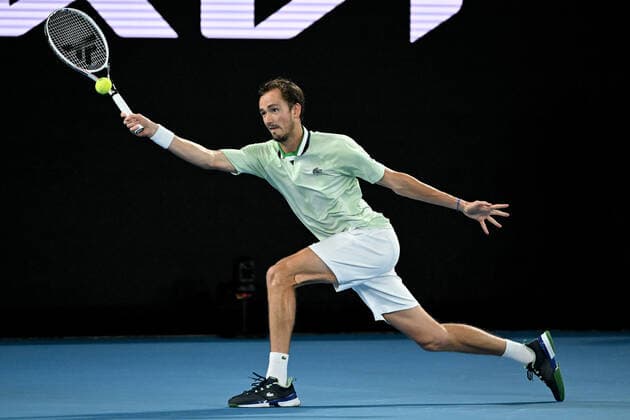 TENNIS AUSTRALIAN OPEN, Daniil Medvedev of Russia plays a shot during his Men?s semifinal match against Stefanos Tsitsipas of Greece on Day 12 of the Australian Open, at Melbourne Park, in Melbourne, Friday, January 28, 2022. ( NO ARCHIVING, EDITORIAL USE ONLY, NO USE IN BOOKS WITHOUT CONSENT MELBOURNE VIC AUSTRALIA  Copyright: xDAVExHUNTx 20220128001617810424