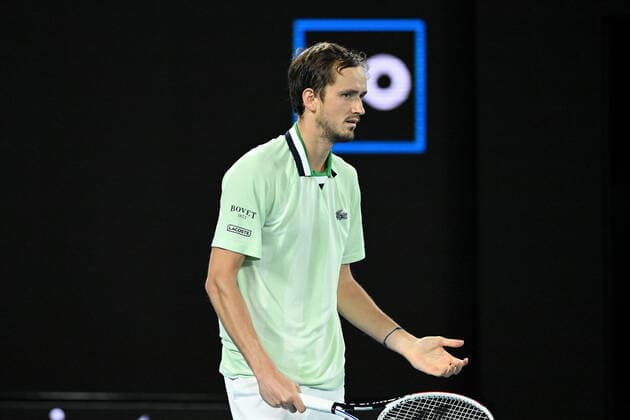 TENNIS AUSTRALIAN OPEN, Daniil Medvedev of Russia reacts during his Men?s semifinal match against Stefanos Tsitsipas of Greece on Day 12 of the Australian Open, at Melbourne Park, in Melbourne, Friday, January 28, 2022. ( NO ARCHIVING, EDITORIAL USE ONLY, NO USE IN BOOKS WITHOUT CONSENT MELBOURNE VIC AUSTRALIA  Copyright: xDEANxLEWINSx 20220128001617823158