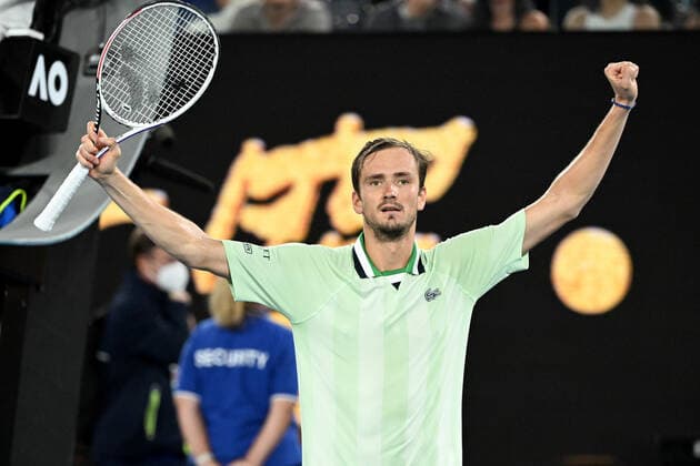 TENNIS AUSTRALIAN OPEN, Daniil Medvedev of Russia gestures to the crowd after winning his Men?s semifinal match against Stefanos Tsitsipas of Greece on Day 12 of the Australian Open, at Melbourne Park, in Melbourne, Friday, January 28, 2022. ( NO ARCHIVING, EDITORIAL USE ONLY, NO USE IN BOOKS WITHOUT CONSENT MELBOURNE VIC AUSTRALIA  Copyright: xDAVExHUNTx 20220128001617832188
