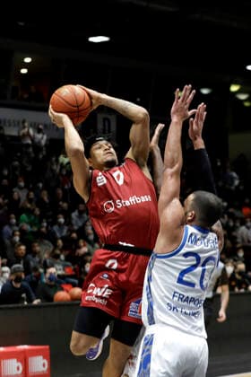28.01.2022, easyCredit Basketball Bundesliga, BBL, Saison 2021 2022, Herren, Chemnitz Niners - Fraport Skyliners Frankfurt Nelson Weidemann, Niners Chemnitz, Rasheed Moore, Fraport Skyliners Frankfurt Chemnitz Messe Chemnitz Sachsen Germany
