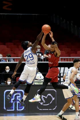 28.01.2022, easyCredit Basketball Bundesliga, BBL, Saison 2021 2022, Herren, Chemnitz Niners - Fraport Skyliners Frankfurt Will Cherry, Fraport Skyliners Frankfurt, Eric Washington, Niners Chemnitz Chemnitz Messe Chemnitz Sachsen Germany